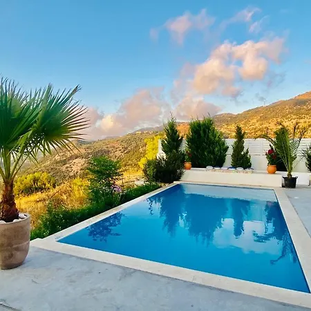 Villa Etoni, Amazing Sea Views, Infinity Pool *