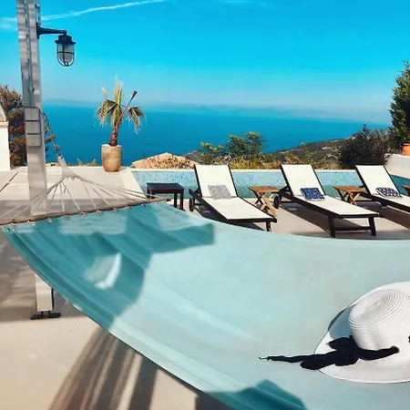 Villa Etoni, Amazing Sea Views, Infinity Pool Kalamítsi